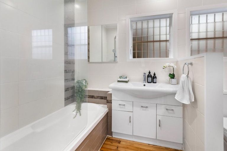 Photo of property in 101 Royal Road, Massey, Auckland, 0614