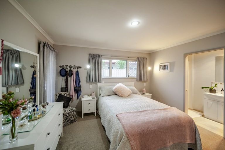 Photo of property in 1111c Karamu Road North, Mayfair, Hastings, 4122