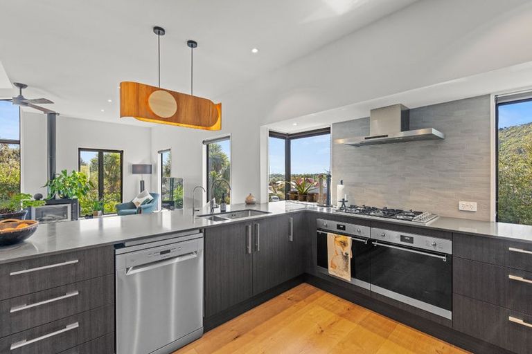 Photo of property in 77 Port Hills Road, Heathcote Valley, Christchurch, 8022