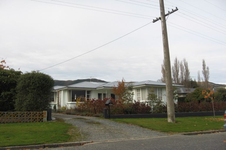 Photo of property in 24 Durham Street, Tapanui, 9522