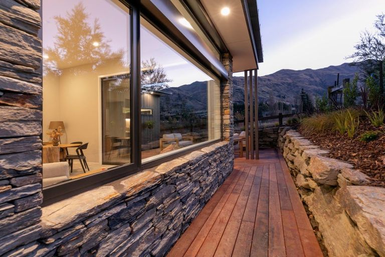 Photo of property in 9 Kamana Rise, Wanaka, 9382