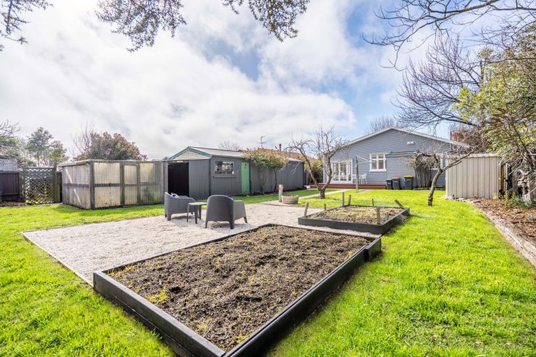 Photo of property in 35 Stapletons Road, Richmond, Christchurch, 8013