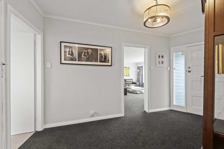 Photo of property in 2 Piper Place, Roslyn, Palmerston North, 4414