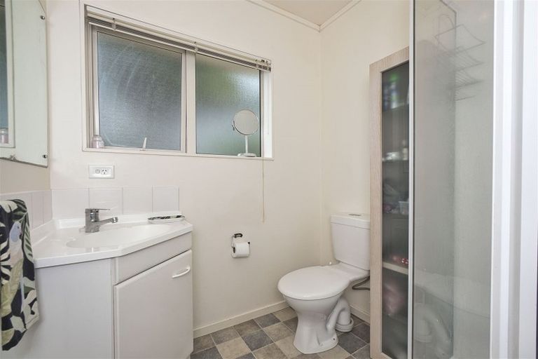 Photo of property in 2/8 Bronzewing Terrace, Unsworth Heights, Auckland, 0632