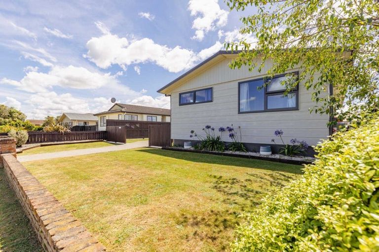Photo of property in 7 Colonial Place, Kelvin Grove, Palmerston North, 4414