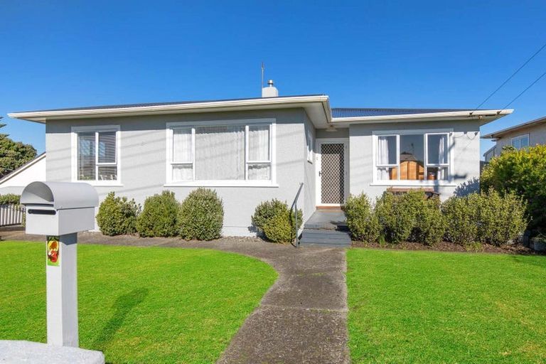 Photo of property in 3 Omori Place, Castlecliff, Whanganui, 4501