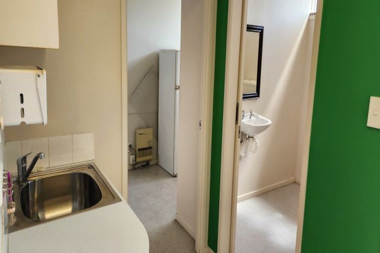 Photo of property in 2/98 Great South Road, Manurewa, Auckland, 2102