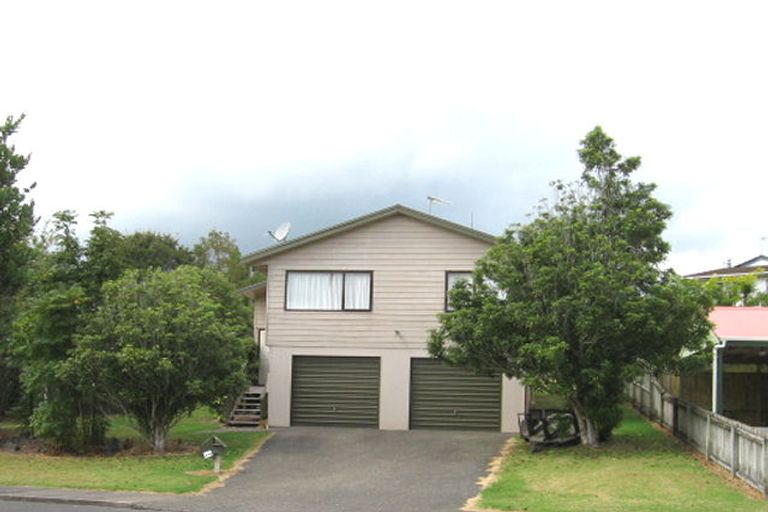 Photo of property in 7 Raphael Place, West Harbour, Auckland, 0618