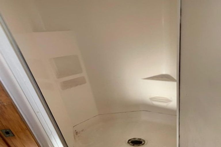 Photo of property in 8 Devonshire Road, Unsworth Heights, Auckland, 0632