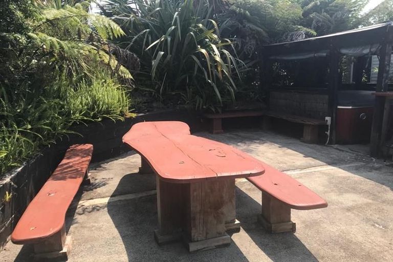 Photo of property in 24 Randwick Place, Randwick Park, Auckland, 2105