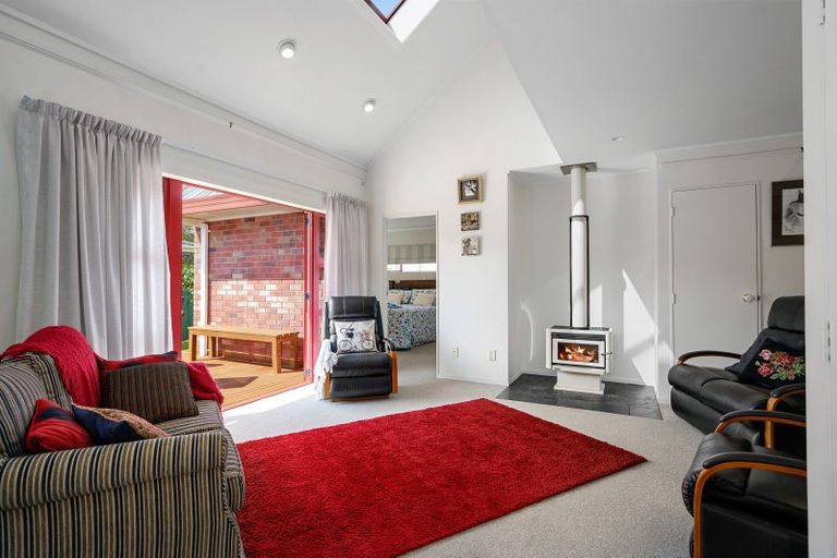 Photo of property in 1 Longfellow Street, Leamington, Cambridge, 3432