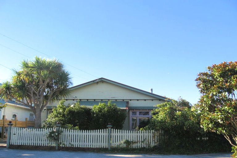 Photo of property in 7 Roxburgh Grove, Petone, Lower Hutt, 5012