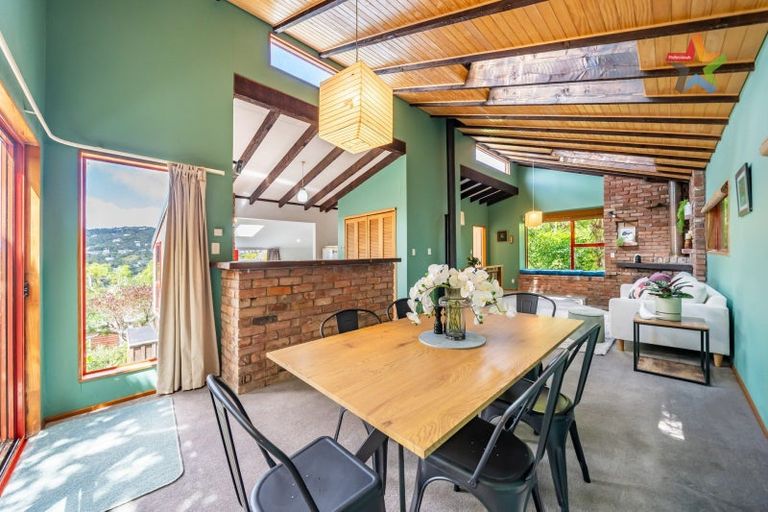 Photo of property in 6 Sarah Way, Crofton Downs, Wellington, 6035