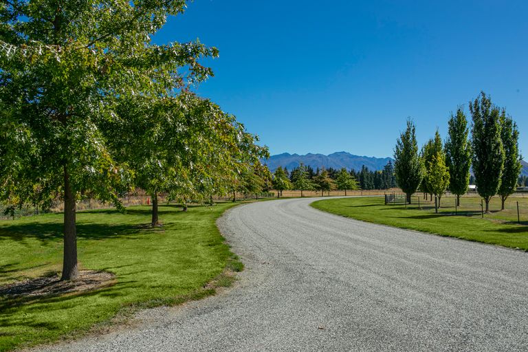 Photo of property in 16 Little Orchard Way, Wanaka, 9382