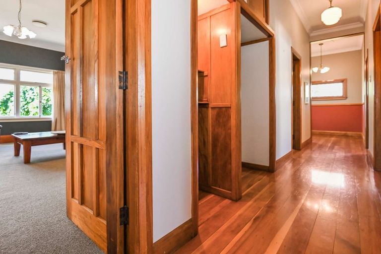 Photo of property in 9 Seddon Street, Dannevirke, 4930