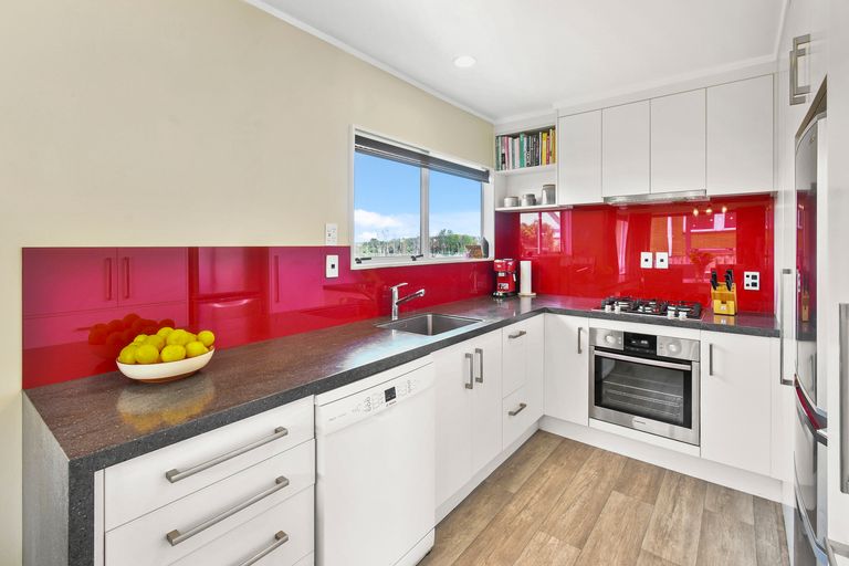 Photo of property in 6 Lorelei Place, Opaheke, Papakura, 2113