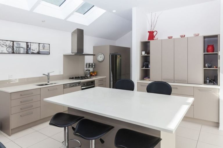 Photo of property in 106 Cannon Hill Crescent, Mount Pleasant, Christchurch, 8081