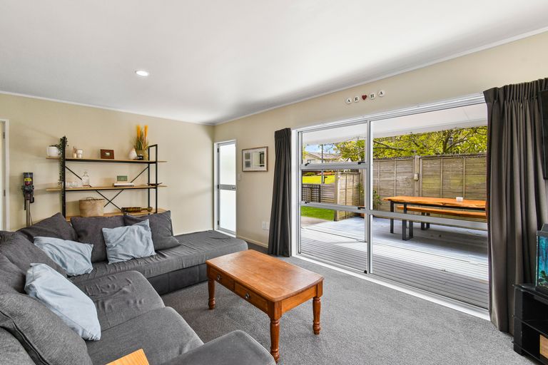 Photo of property in 6 Lorelei Place, Opaheke, Papakura, 2113