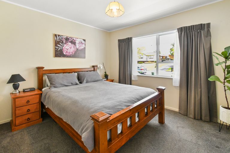 Photo of property in 6 Lorelei Place, Opaheke, Papakura, 2113