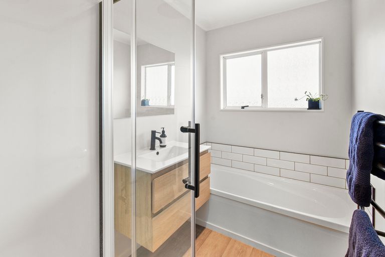 Photo of property in 6 Lorelei Place, Opaheke, Papakura, 2113