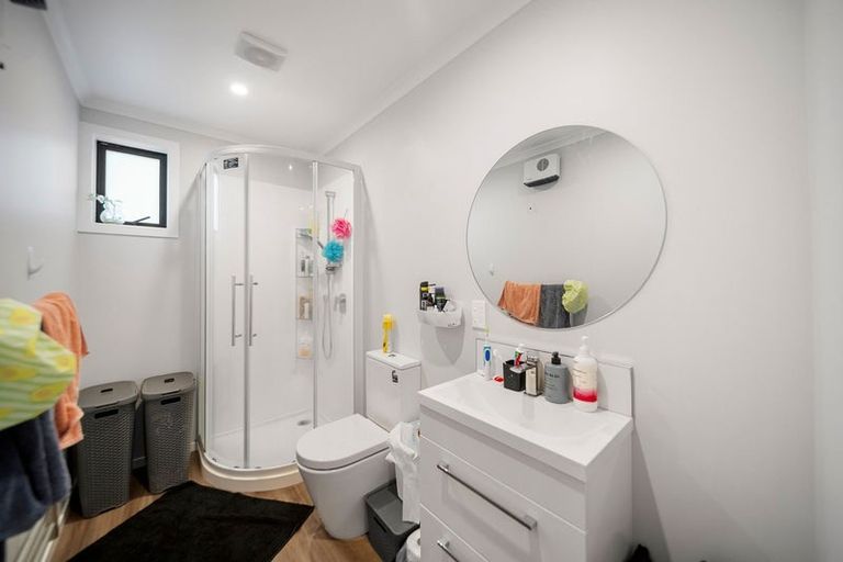 Photo of property in 29b Glanmire Road, Newlands, Wellington, 6037