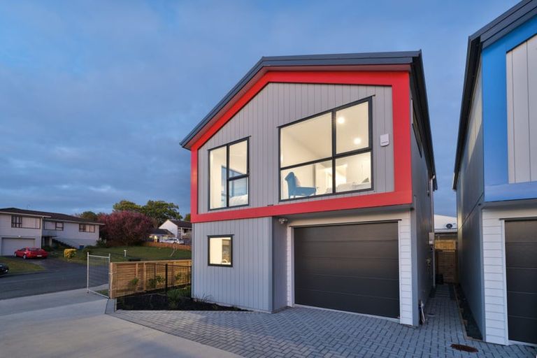 Photo of property in 23a West Harbour Drive, West Harbour, Auckland, 0618