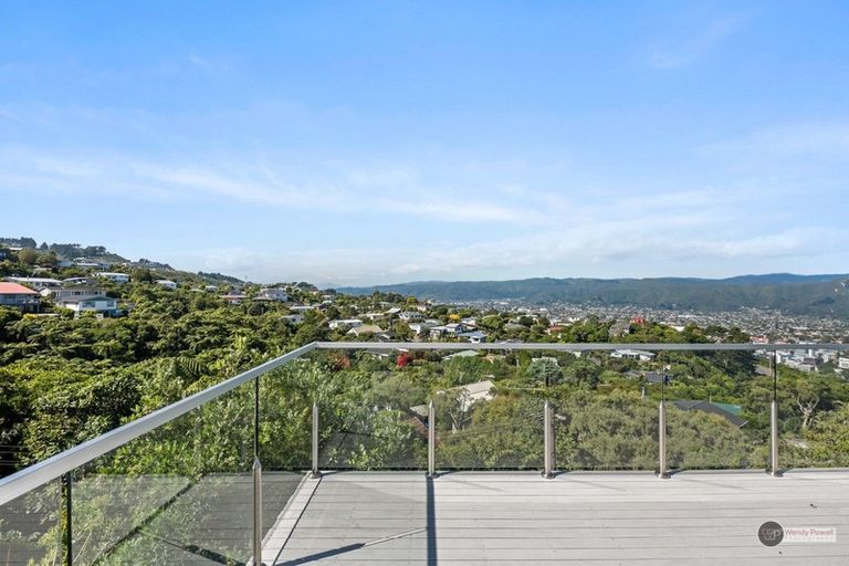 Photo of property in 37 Pekanga Road, Normandale, Lower Hutt, 5010