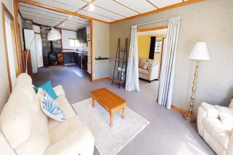 Photo of property in 33 Clifden Highway, Tuatapere, 9620