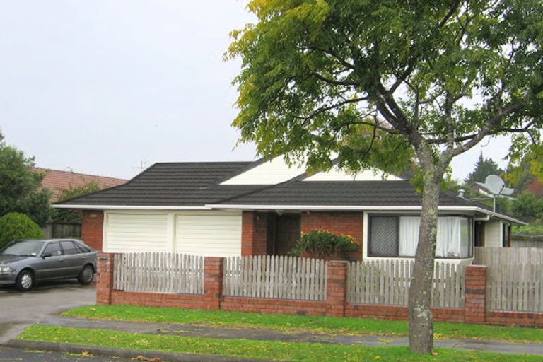 Photo of property in 16 Headcorn Place, Botany Downs, Auckland, 2010