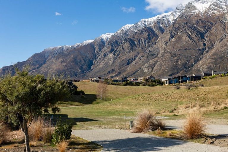 Photo of property in 20 Kinross Lane, Jacks Point, Queenstown, 9371
