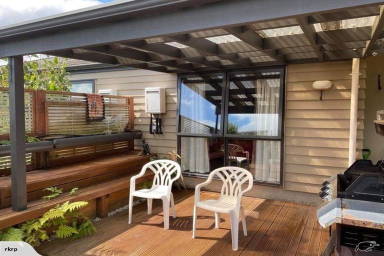 Photo of property in Caversham Park, 2/34 Caversham Road, Westmere, Whanganui, 4501