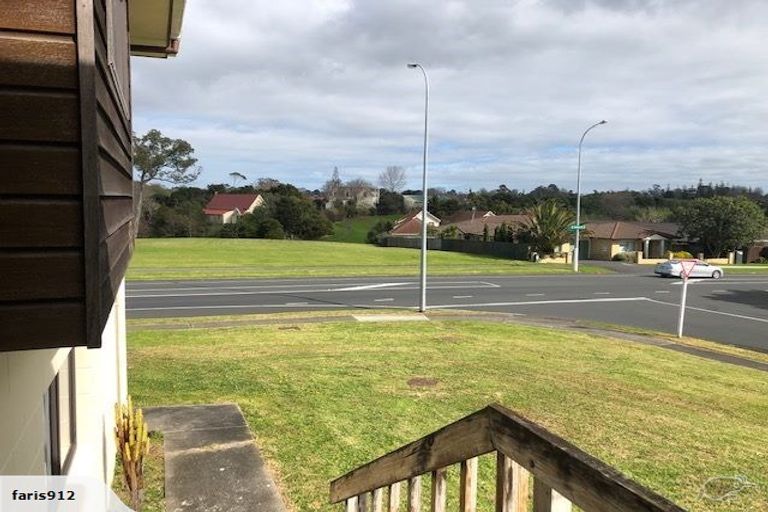 Photo of property in 92 Aviemore Drive, Highland Park, Auckland, 2010
