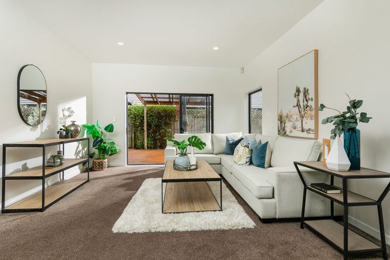 Photo of property in 48 Huntington Park Drive, Greenhithe, Auckland, 0632