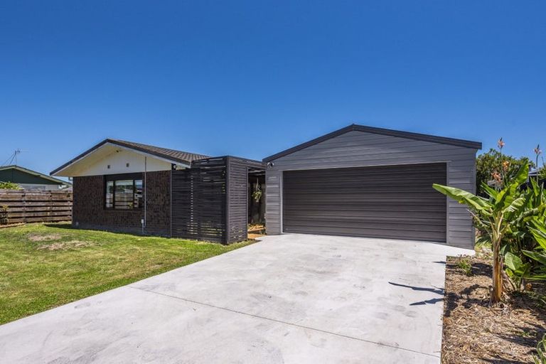 Photo of property in 4 Graham Grove, Waikanae, 5036