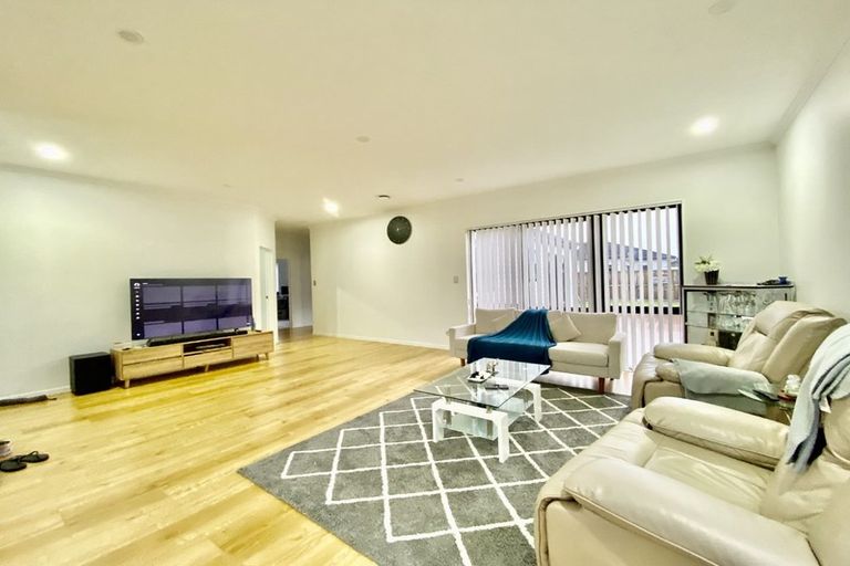 Photo of property in 6 Black Beech Crescent, Takanini, 2110