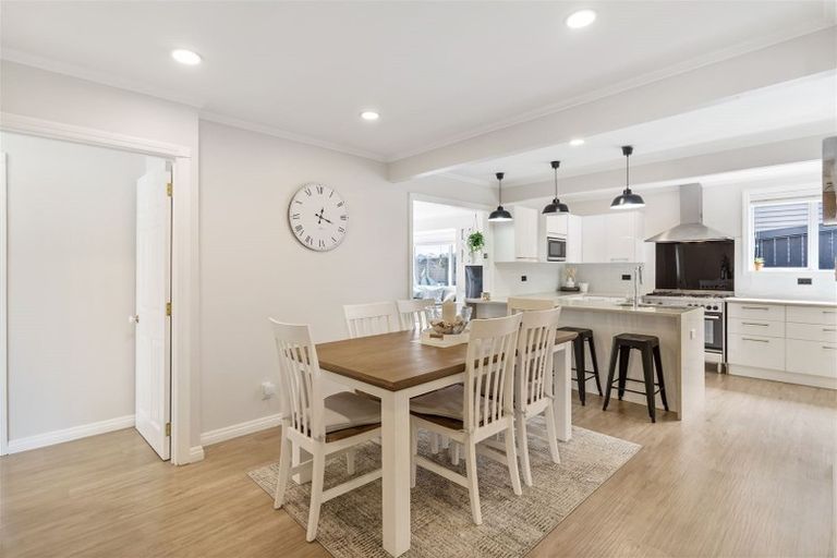 Photo of property in 2/862 East Coast Road, Northcross, Auckland, 0630