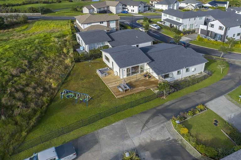 Photo of property in 33 Kaipuke Crescent, Gulf Harbour, Whangaparaoa, 0930