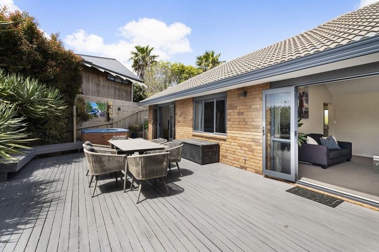 Photo of property in 14 Coralsea Way, Arkles Bay, Whangaparaoa, 0932