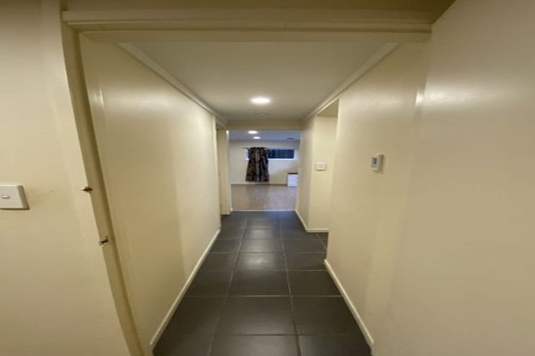 Photo of property in 1/288 East Coast Road, Forrest Hill, Auckland, 0620