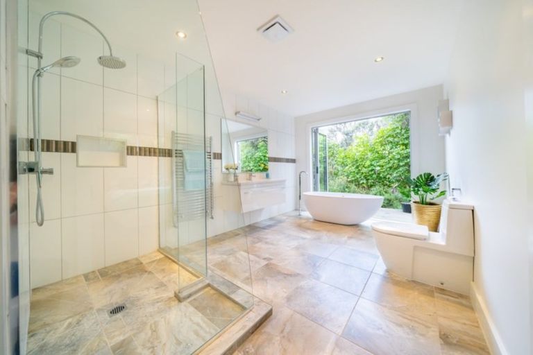 Photo of property in 37 Mt Marua Drive, Timberlea, Upper Hutt, 5018