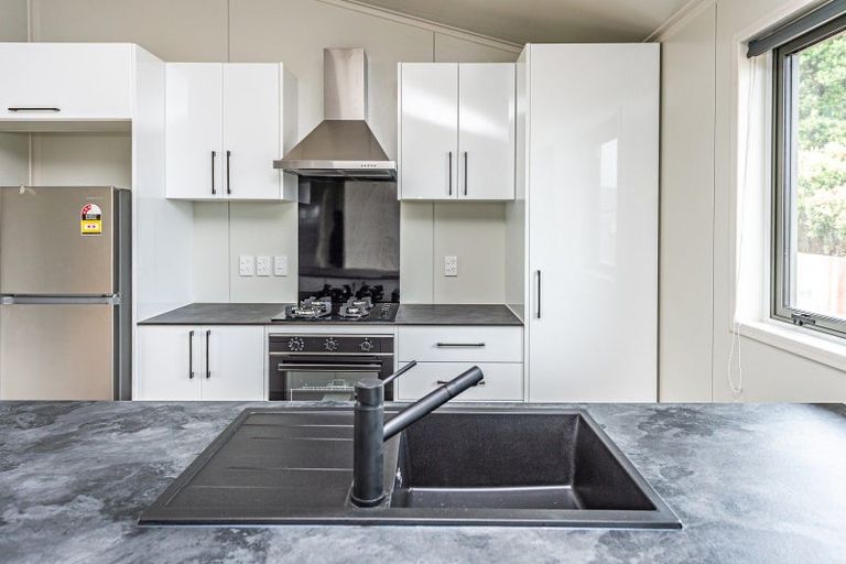 Photo of property in 19 Karewa Street, Castlecliff, Wanganui, 4501