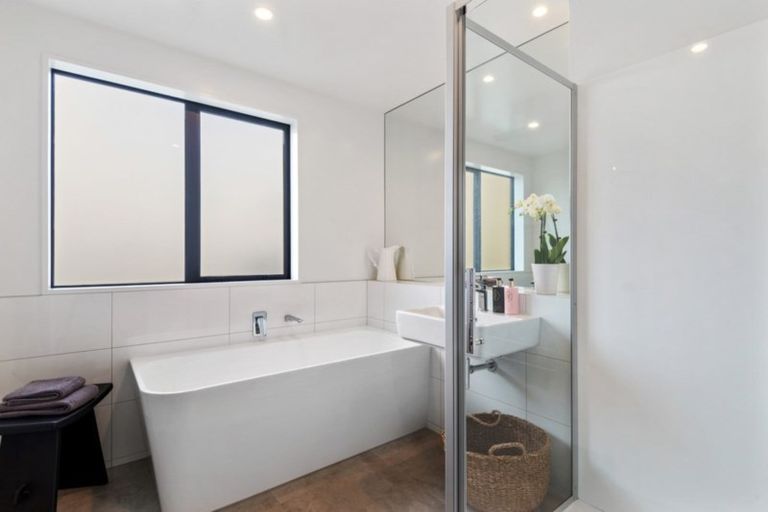 Photo of property in 110 Mount Pleasant Road, Mount Pleasant, Christchurch, 8081