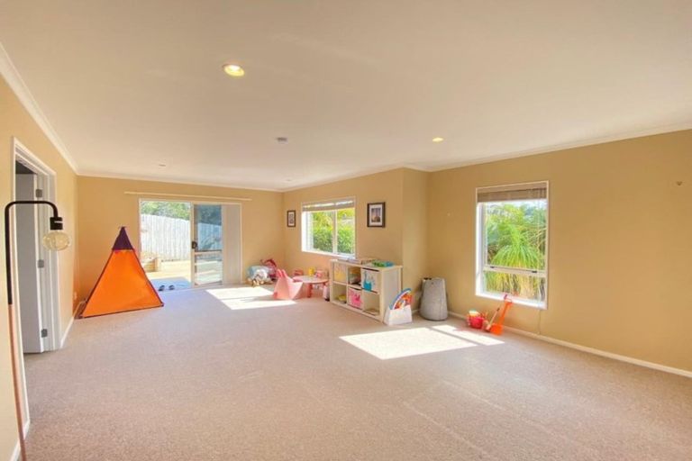 Photo of property in 14 Meharg Place, Fairview Heights, Auckland, 0632