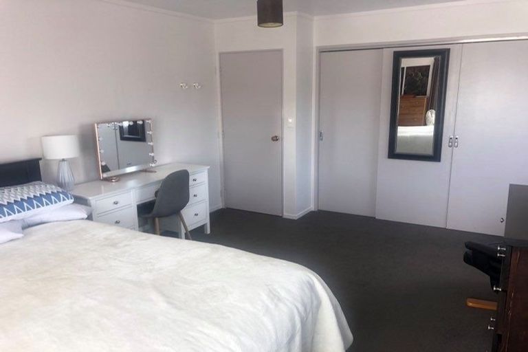 Photo of property in 18 Jasmine Grove, Maungaraki, Lower Hutt, 5010