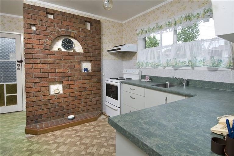 Photo of property in 2/1 Ribblesdale Road, Henderson, Auckland, 0612