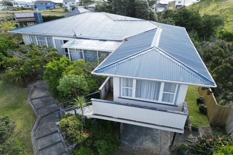 Photo of property in 18 Brown Terrace, Foxton Beach, Foxton, 4815