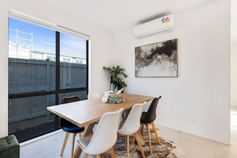 Photo of property in 35 Pepene Avenue, Takanini, 2112