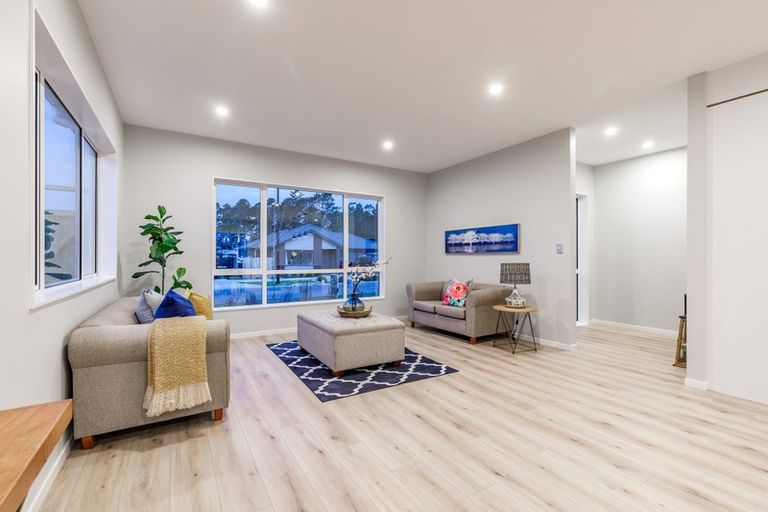 Photo of property in 10 Tarras Road, Kumeu, 0810