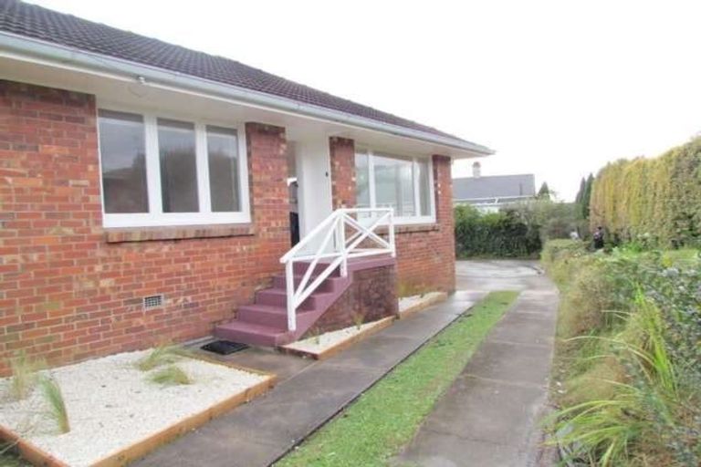 Photo of property in 2/300 Lake Road, Hauraki, Auckland, 0622