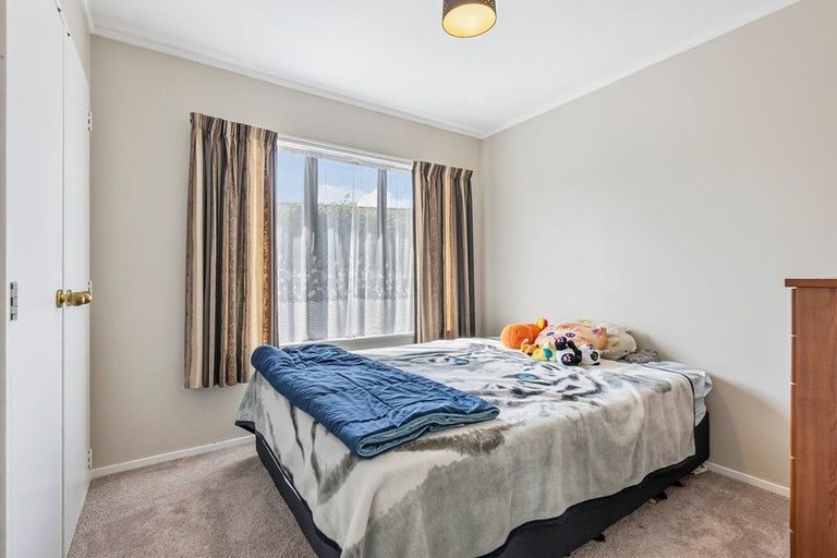 Photo of property in 2/13 De Quincey Terrace, Highland Park, Auckland, 2010